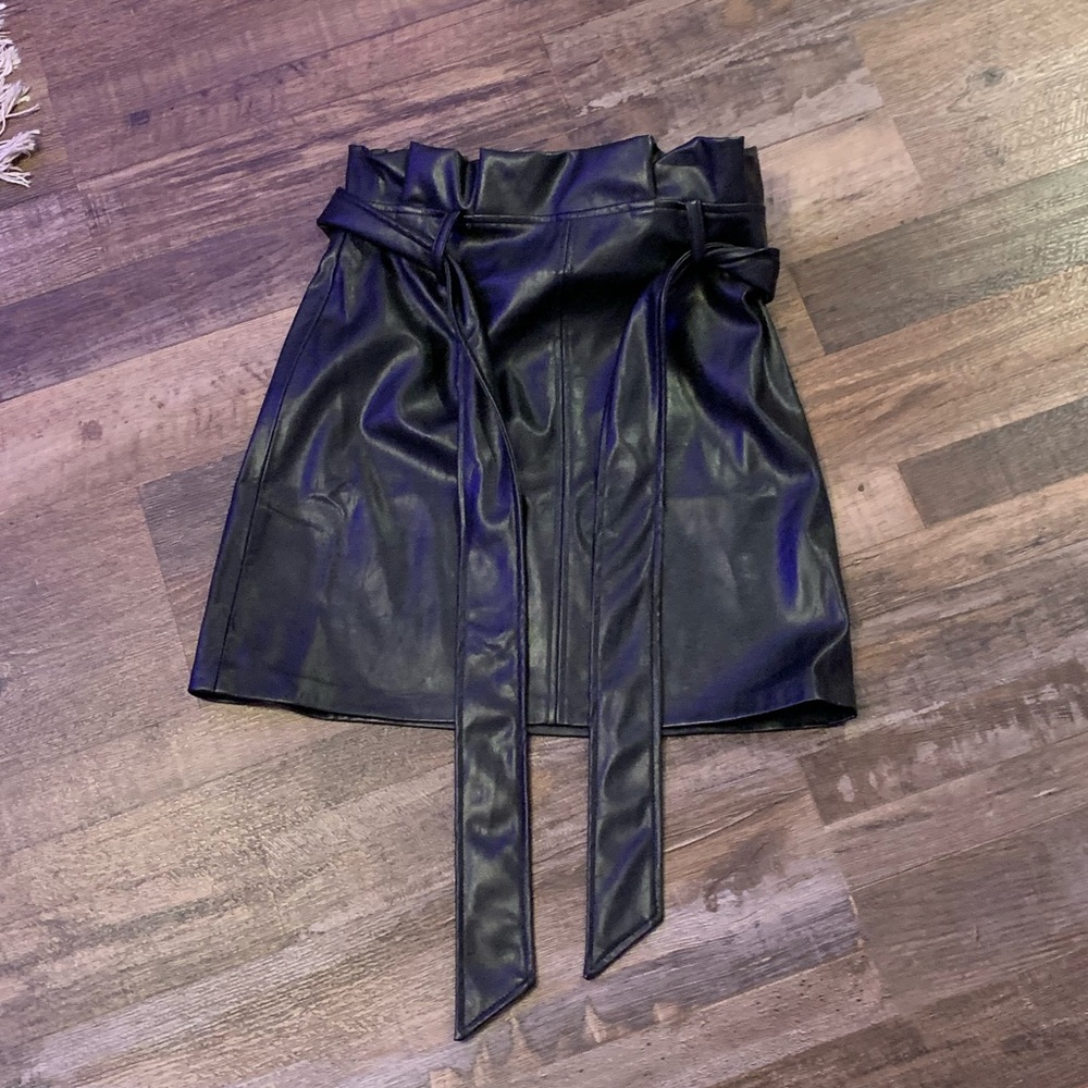 High wasted black mini skirt